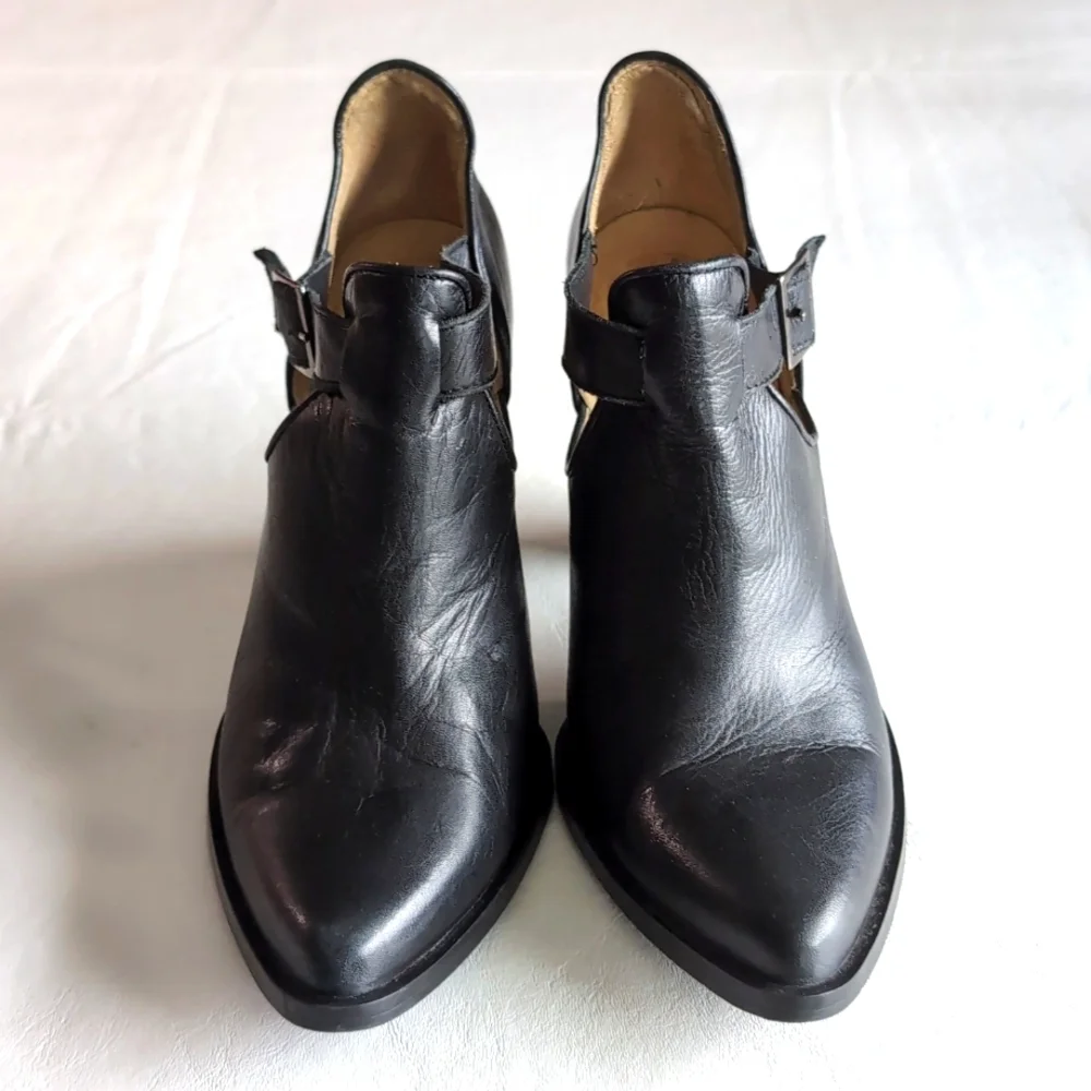 Ivylee Pointed Toe High Heeled Black Leather Moto Booties Women's Size 38